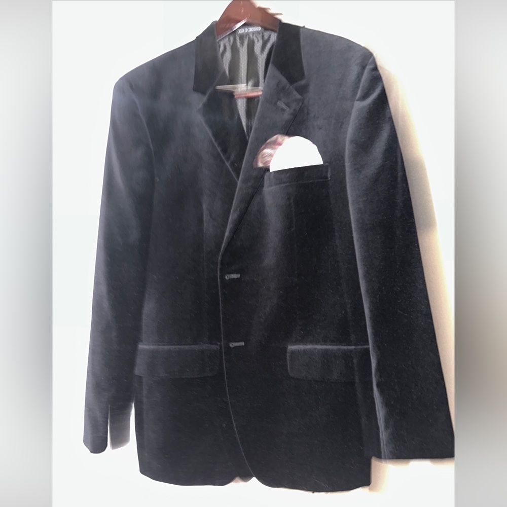 ALFANI, MIDNIGHT BLACK, MEN’S DESIGNER VELVET BLAZER                   Size: 44R